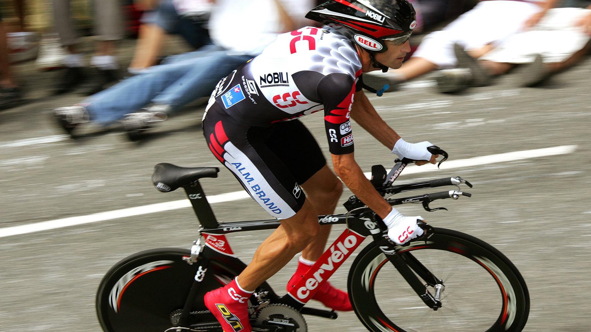 网球赛场焦点！美国队对阵英格兰队，战术博弈精彩纷呈，教练斗智斗勇